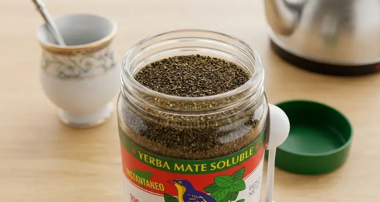 Widok na rozpuszczalną yerba mate w słoiku pajarito soluble